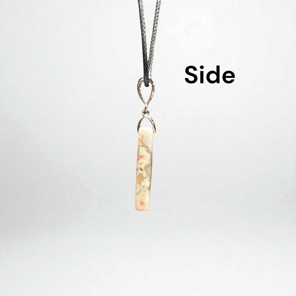 Elegant Flower Agate Rectangular Pendant Necklace - Picture 3 of 3